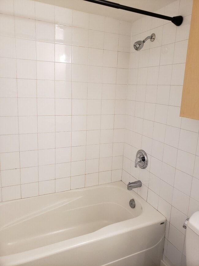 Photo - 639-639 Constance Ave