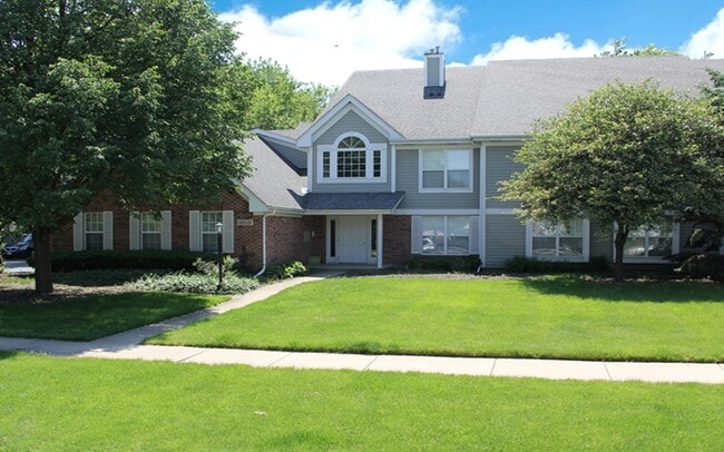 Building Photo - 5S530 Paxton Dr Unit A