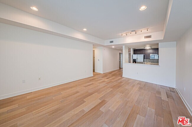 Building Photo - 436 S Virgil Ave Unit 515 Rental
