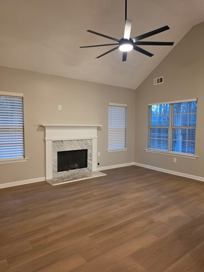 Photo - 140 Halo Trce