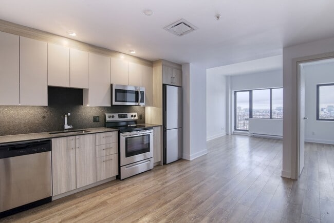 Building Photo - 30 Saint-Joseph Est Unit 306