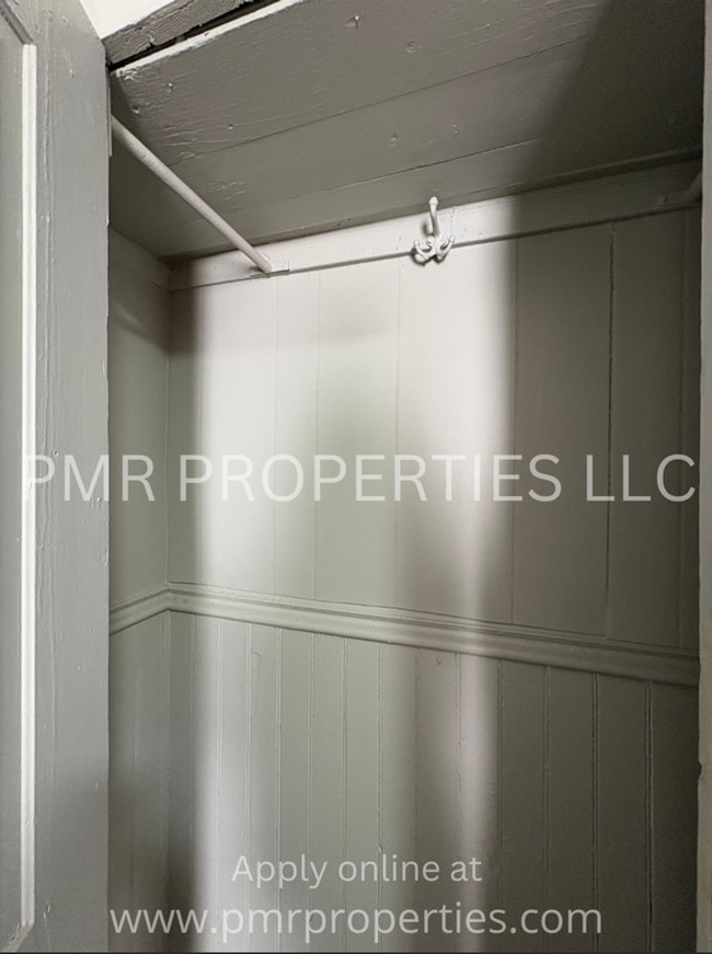 Photo - Studio/ 1 Bathroom-House