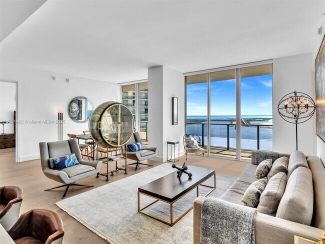 Building Photo - 1300 Brickell Bay Dr Unit 4202 Rental