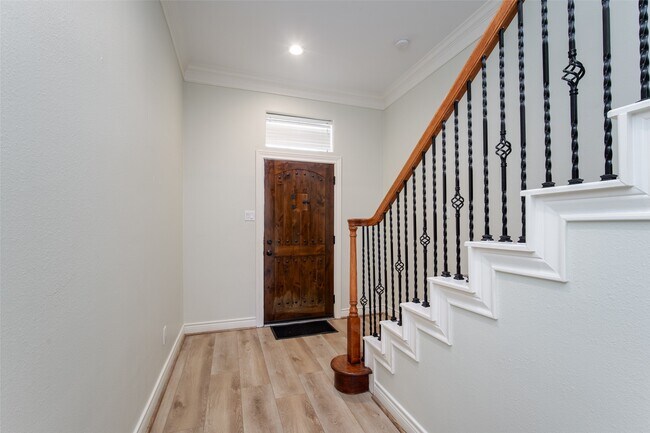 Photo - 9147 Lago Crest Dr