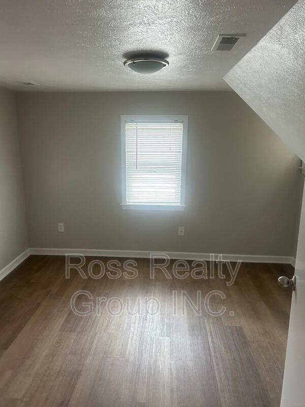 Photo - 724 Plymouth St Unit upper