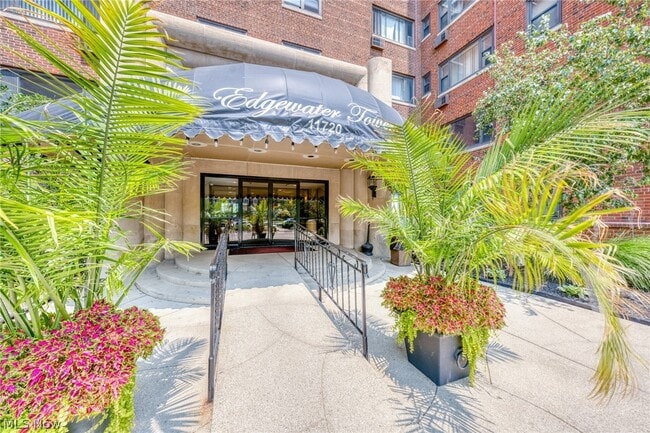 Building Photo - 11720 Edgewater Dr Unit 608