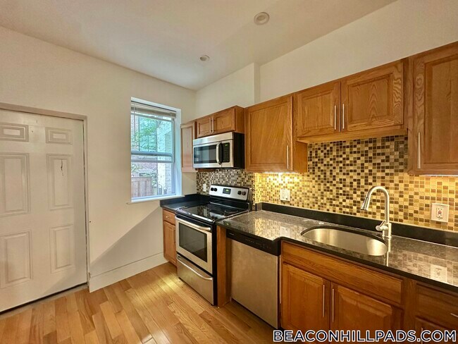 51 Joy St Unit 1R
