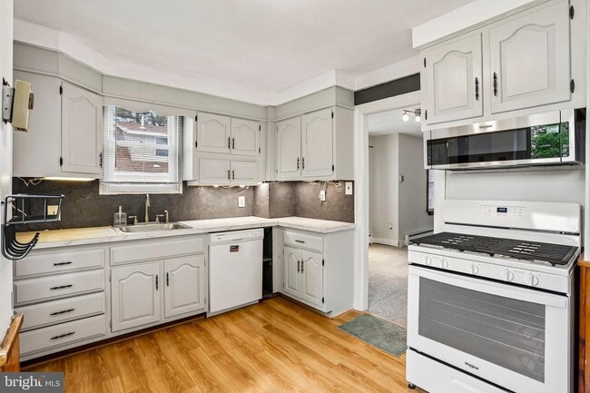 Photo - 325 Cottage Ave