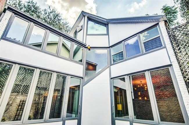 Photo - 1942 Indiana St