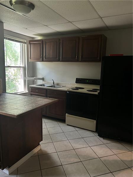 Photo - 180 Oneida St