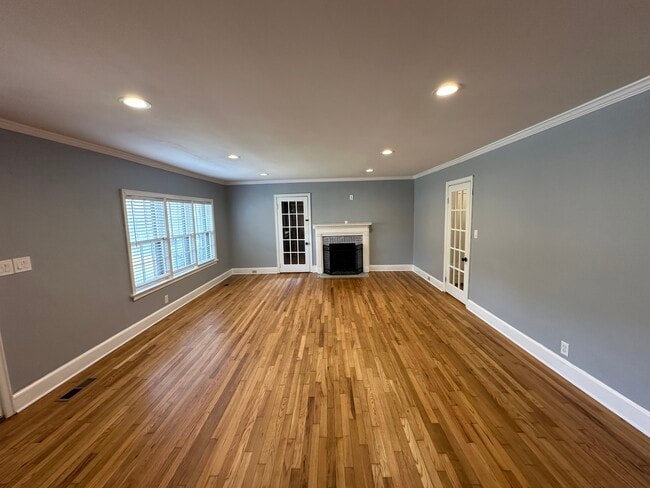Photo - 958 Winburn Dr