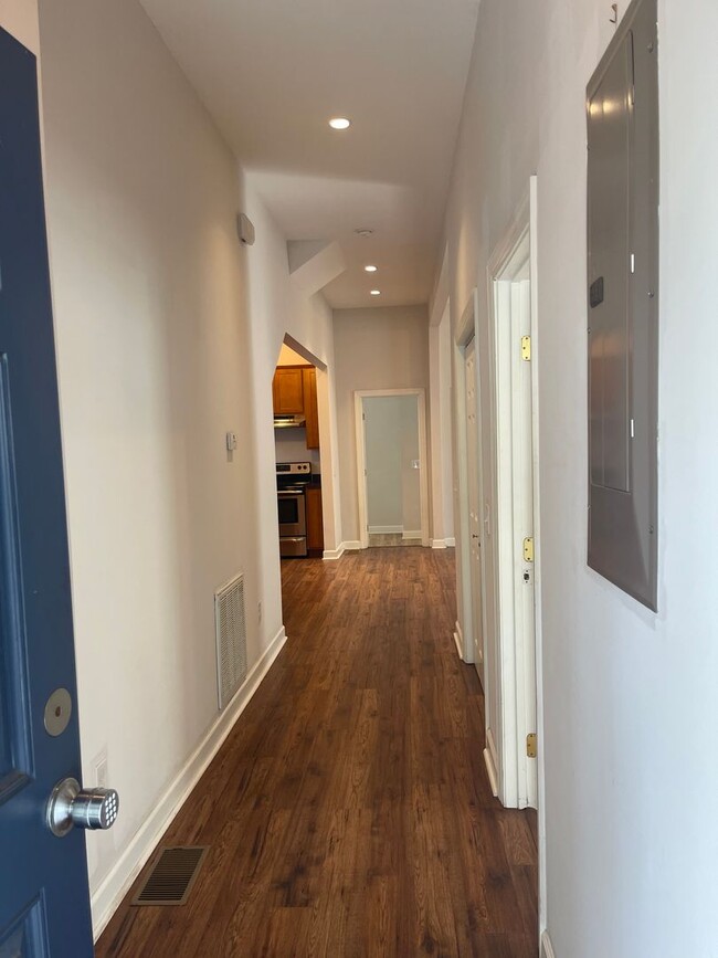 Photo - Newly Renovated 2B Apartment just Blocks f... Unit Lower