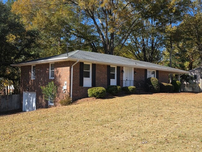 Building Photo - 1301 Fowler Dr