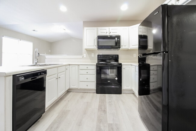 Photo - 206 Yukon Dr