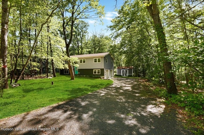 Photo - 20 Mary Lou Ln