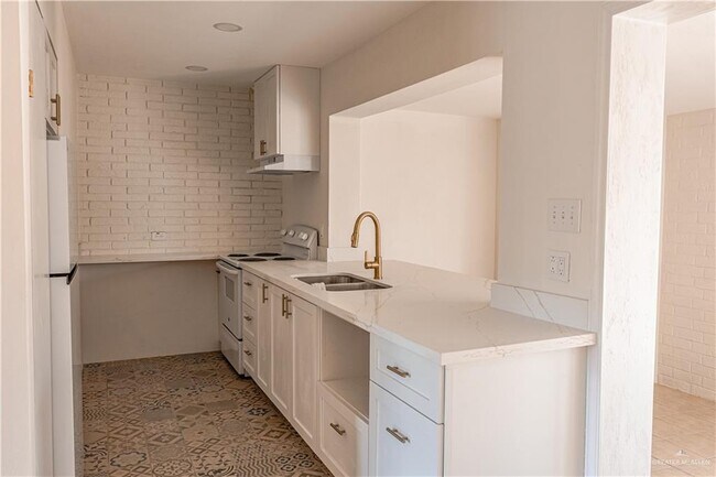 Photo - 15 W Nolana Ave Unit A3
