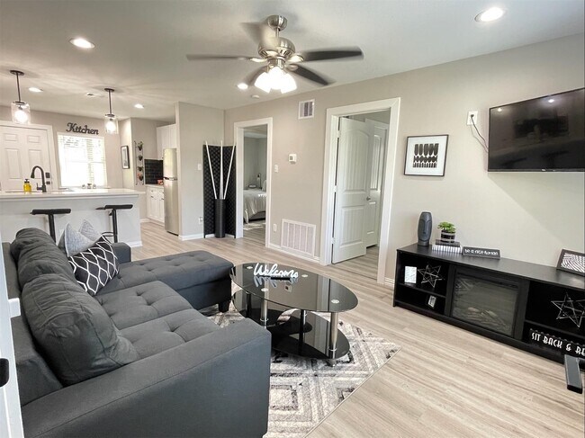 Photo - 4322 Alconbury Ln Unidad 4