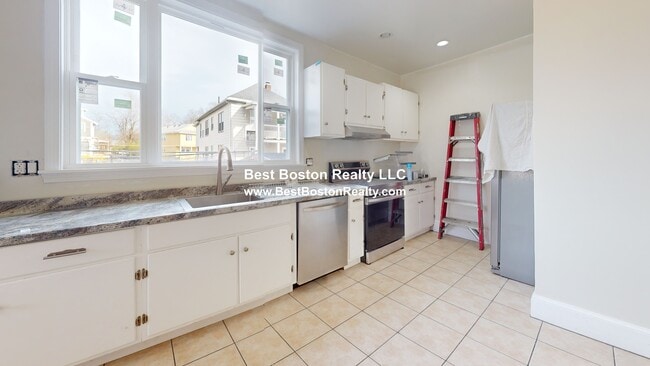 Building Photo - 11 Stanley Ave