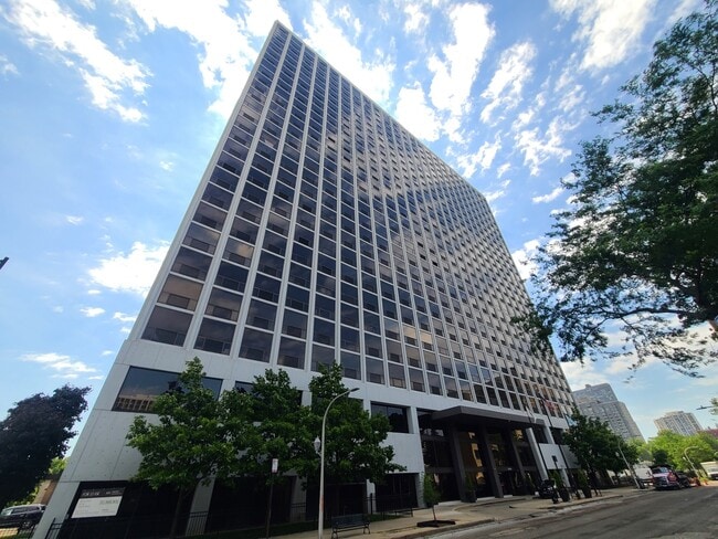 Building Photo - 4343 N Clarendon Ave Unit 1012 Rental