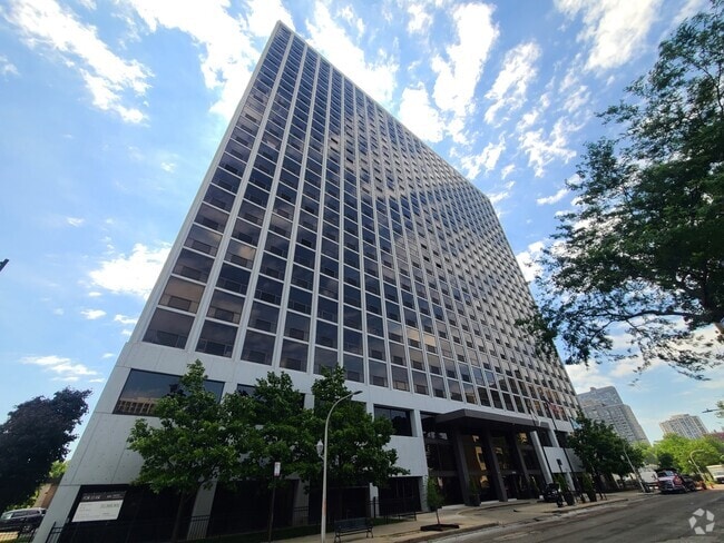 Building Photo - 4343 N Clarendon Ave Unit 1012 Rental
