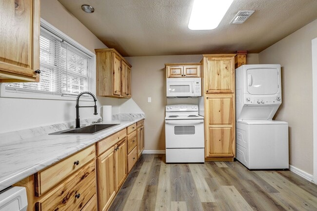 Photo - 3 Bedroom 1 Bath House in Wake Village, TX!