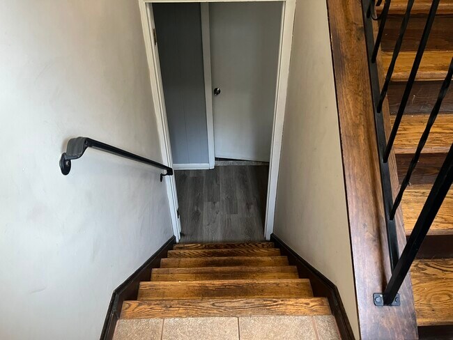 Entrada que da a la planta baja - 85 Bear Paw Rd