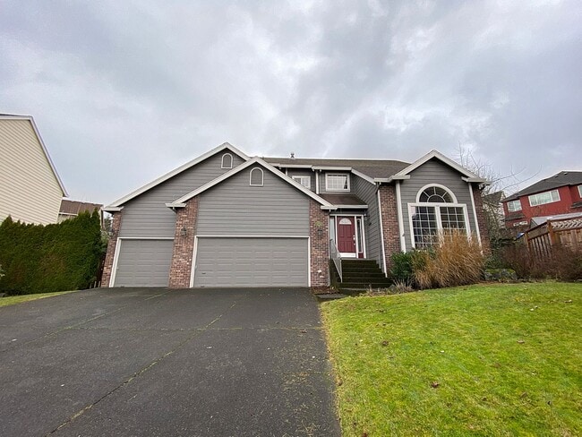 Building Photo - Great NW Home with Fenced Yard, Large Gara...