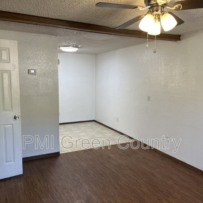 Photo - 404 E Redwood St