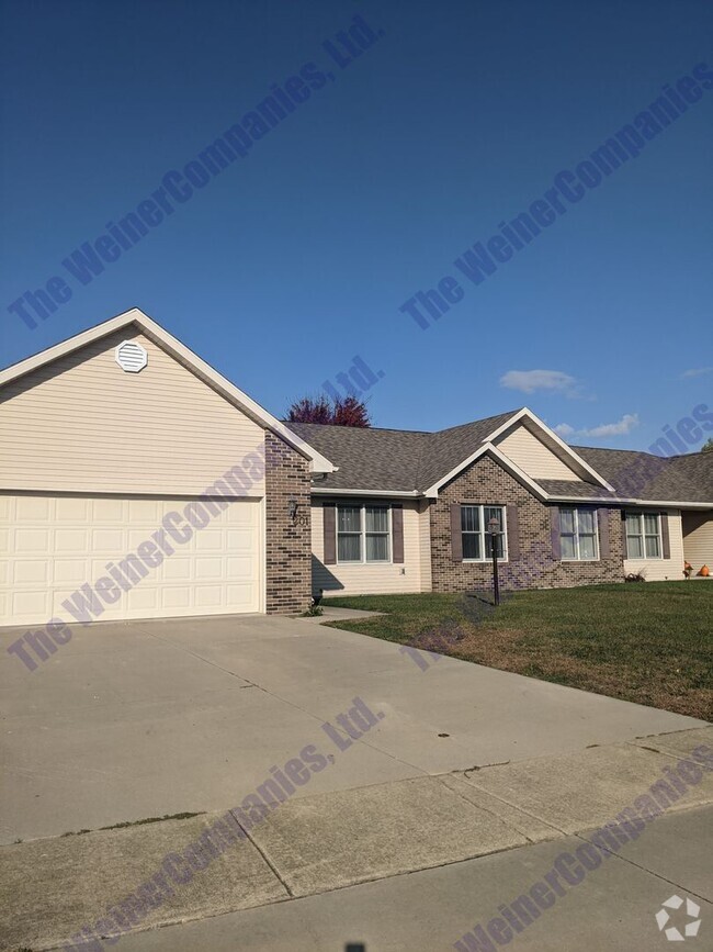 Building Photo - Available this August! Rental