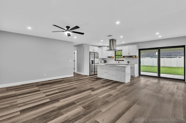 Photo - 2056 Park Pl