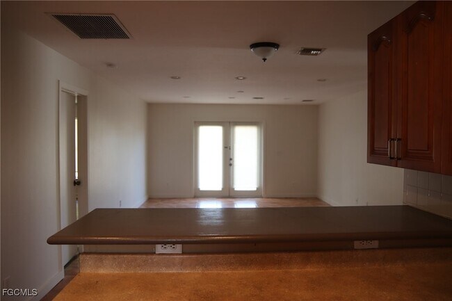 Photo - 320 Harry Ave S