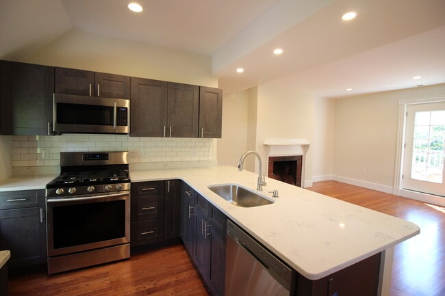 Photo - 65 Beech Glen St Unit 2