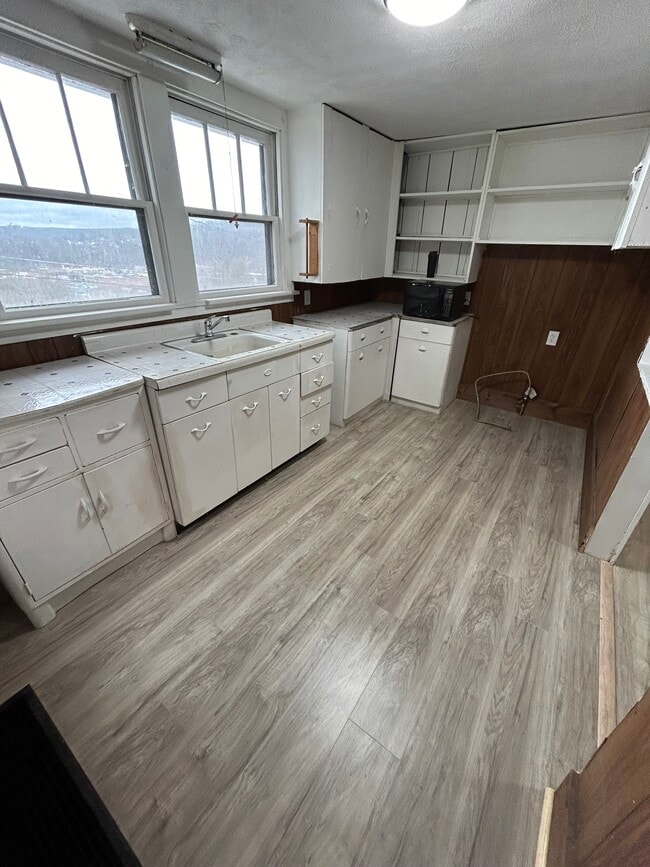 Photo - 1341 Sassafrass St