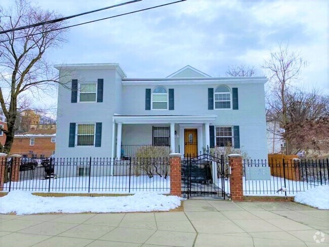 Building Photo - 4915 Nannie Helen Burroughs Ave NE Unit 202 Rental