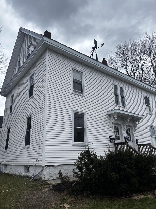 Photo - Bright, Updated 2-Bedroom Apartment in a Convenient Bath Location Unidad 181-2