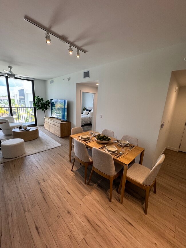 Photo - 505 W 76th St Unit B8