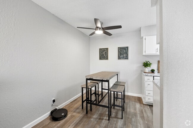 A1 1BR, 1BA - 700SF - Dining Area
