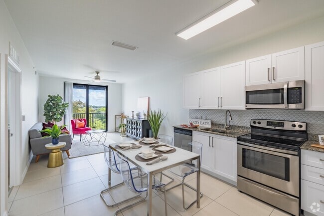 1BR, 1BA - 710SF - Living Room/Kitchen