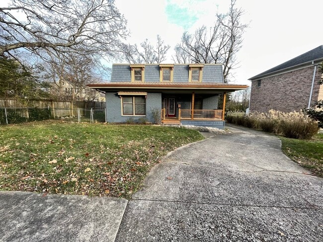 Photo - Charming 4 Bedroom Home in Downtown Shelbyville – Prime Location & Classic Comfort