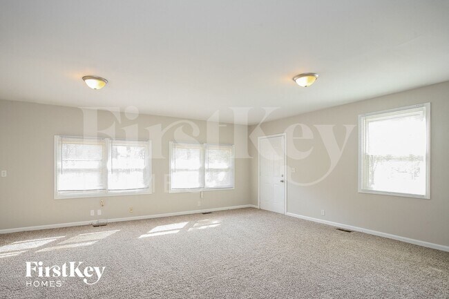 Photo - 6925 Bloomfield Dr E