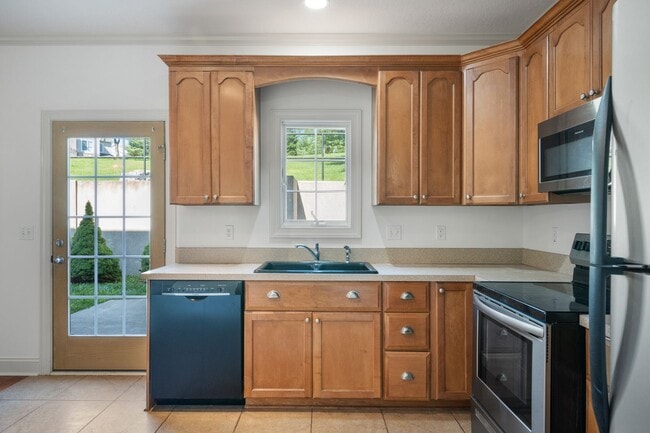 Photo - 3 bed/2 1/2 Bath. Pet Friendly, Pool,