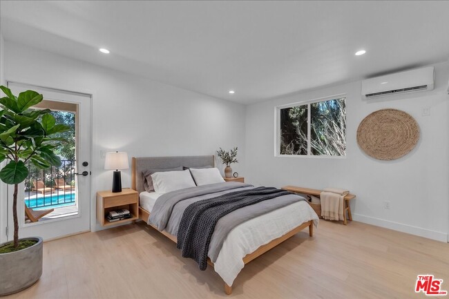 Photo - 6913 Encino Ave Unit 1/2 Upper
