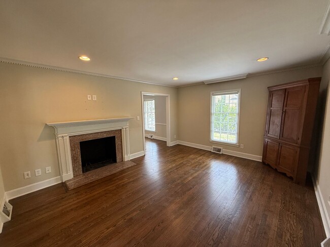Photo - Myers Park 3 Bedrooms 2 Bathroom Duplex!