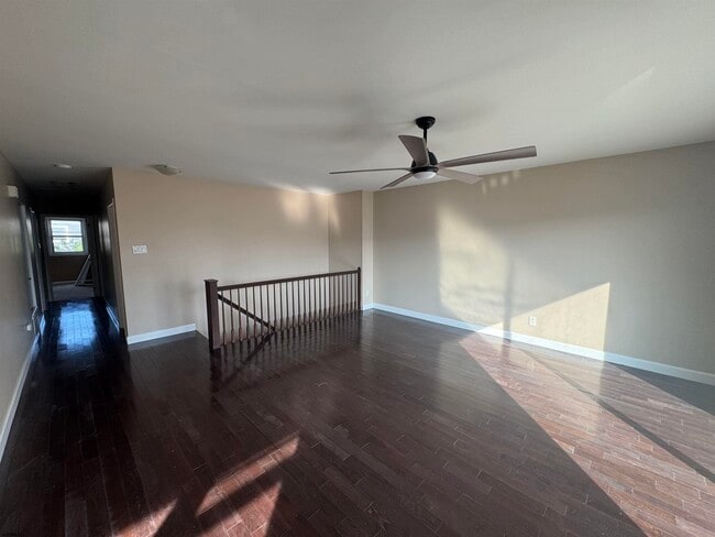 Photo - 352 Hampshire Dr