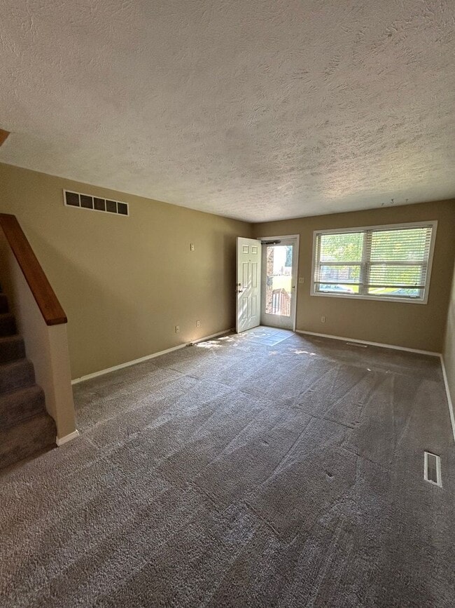 Photo - 2 Bedroom Townhome - Close to ISU Campus & Heartland