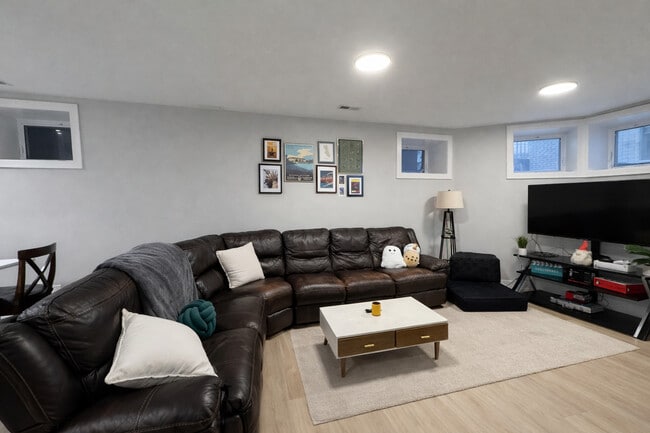 Photo - 1535 N Maplewood Ave Unit G