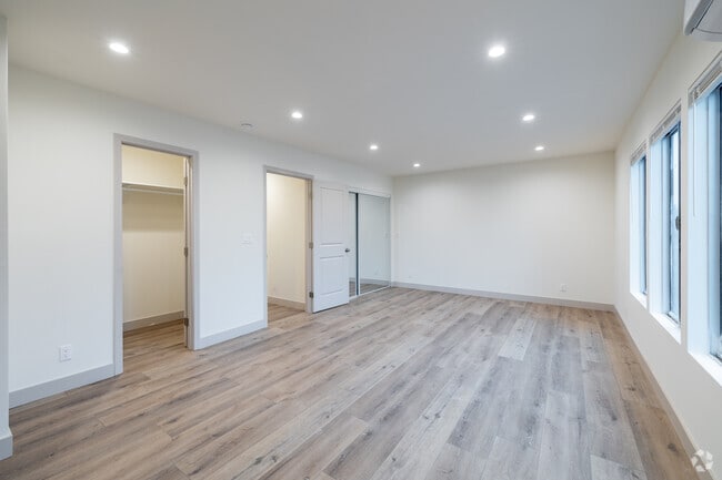 1BR, 1.5BA - 900SF - Bedroom