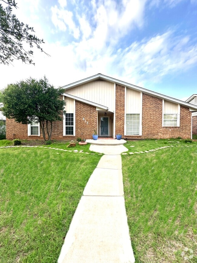Building Photo - 617 NW 140th St Rental