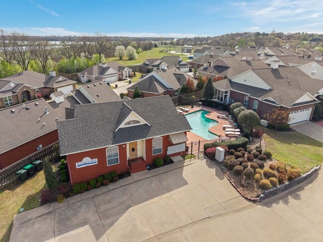 Building Photo - 66 Jeffrey Way