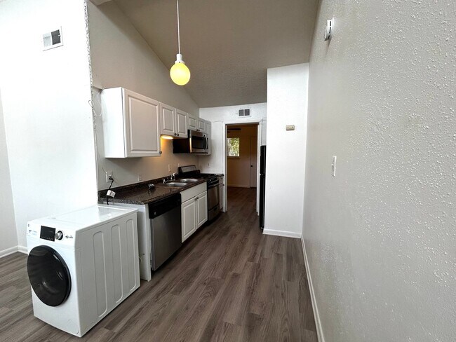 Photo - 1010 W 23rd St Unit 13